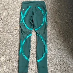 Fabletics green ribbon mesh leggings size small